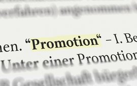Das Wort Promotion als Foto aus einer Zeitung.