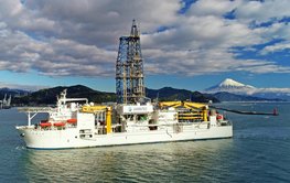 Bohrschiff Chikyu vor der japanischen Küste