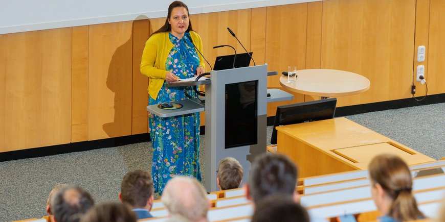 Dr. Manja Schüle gives a lecture at the celebratory event to mark 50 years of SLR Station Potsdam.