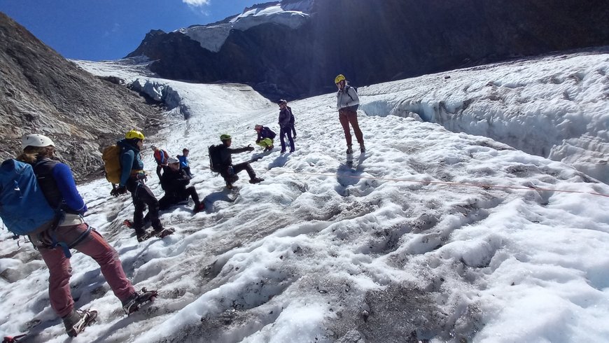 ICEBIO team crevasse rescue course on the Obergurgl glacier
