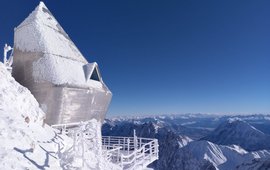 Das Zugspitze Geodynamic Observatory Germany (ZUGOG) im ehemaligen, mittlerweile denkmalgeschützten Max-Planck-Labor auf dem Gipfel der Zugspitze.