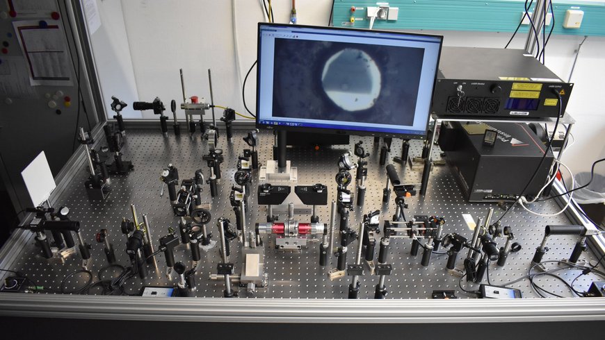 Das laserbeheizte Diamant-Stempelzellen-Instrument für zeitaufgelöste optische Messungen im CLEAR-Labor am GFZ